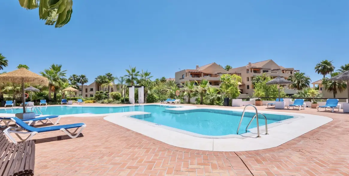 Long-term rent of middle floor apartment in Benahavís 27