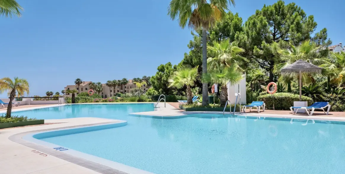 Long-term rent of middle floor apartment in Benahavís 28