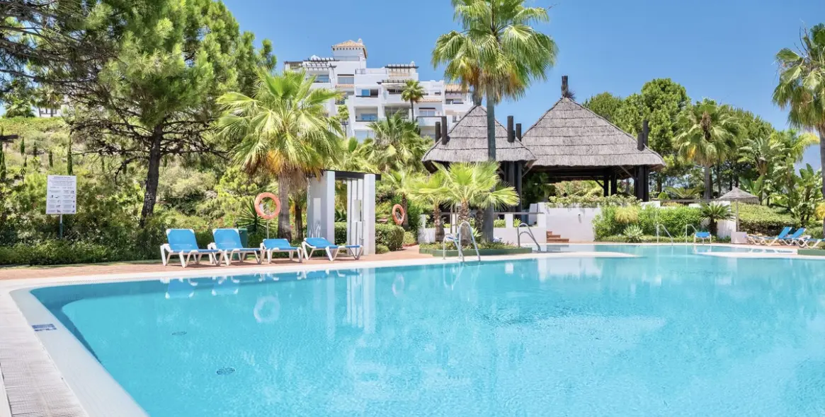 Long-term rent of middle floor apartment in Benahavís 29
