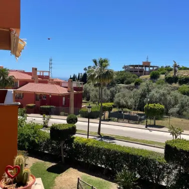 Alquiler a largo plazo de apartamento en planta media en Reserva de Marbella