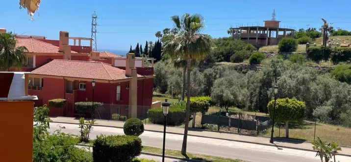 Alquiler a largo plazo de apartamento en planta media en Reserva de Marbella 3