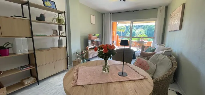 Alquiler a largo plazo de apartamento en planta media en Reserva de Marbella 4