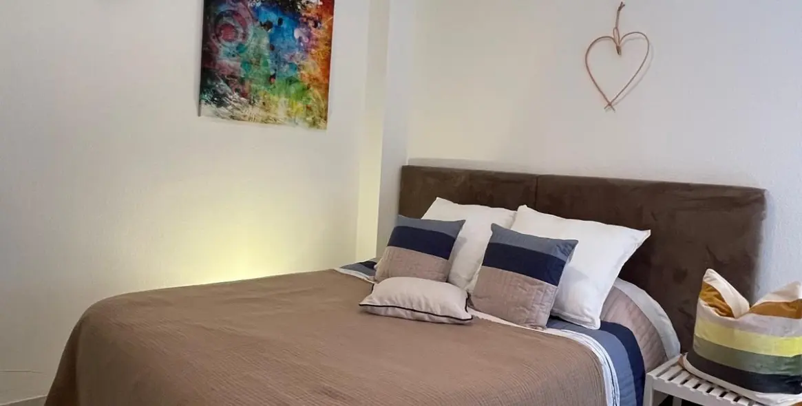 Alquiler a largo plazo de apartamento en planta media en Reserva de Marbella 6
