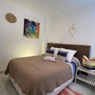 Alquiler a largo plazo de apartamento en planta media en Reserva de Marbella