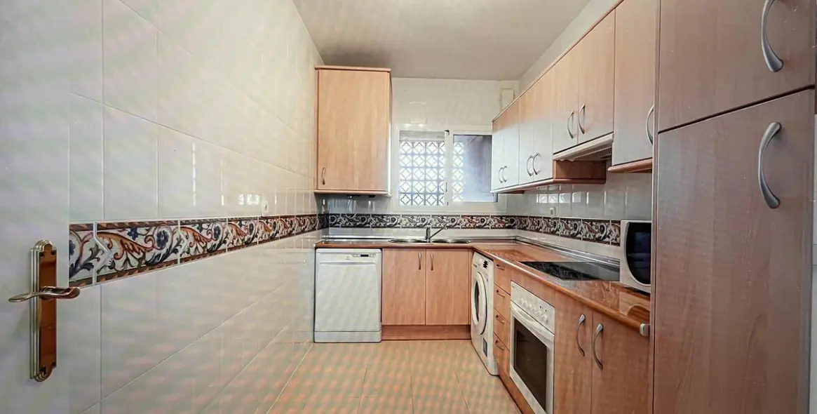 Alquiler a largo plazo de apartamento en planta media en Reserva de Marbella 9