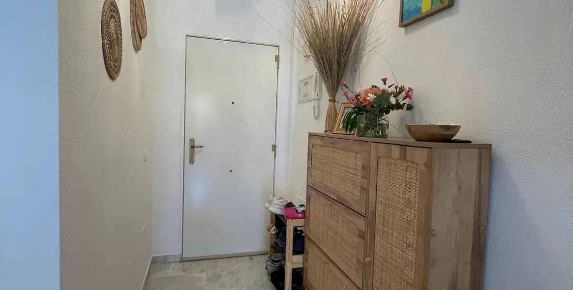 Alquiler a largo plazo de apartamento en planta media en Reserva de Marbella 17