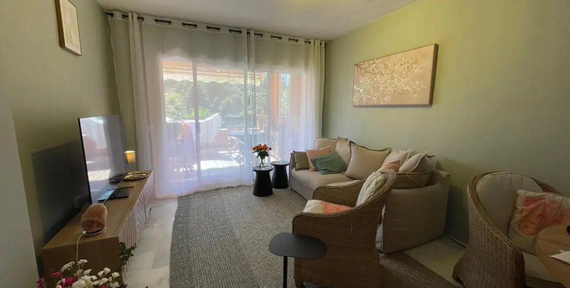 Alquiler a largo plazo de apartamento en planta media en Reserva de Marbella 18