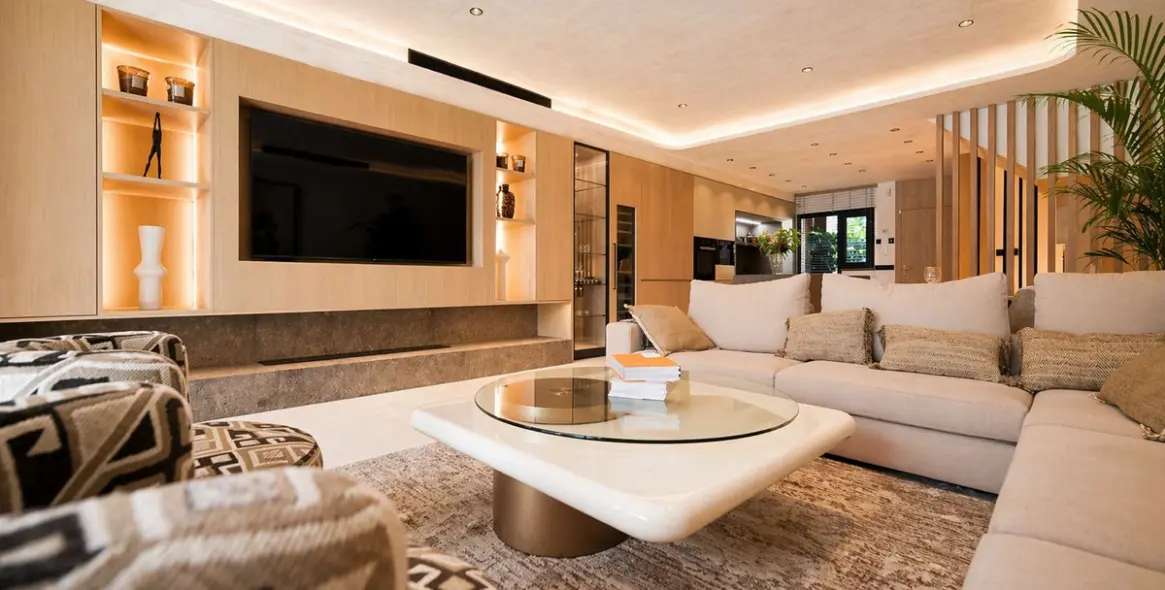 Long-term rent of townhouse in The Golden Mile 19