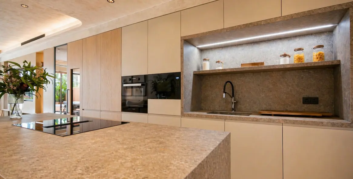 Long-term rent of townhouse in The Golden Mile 20