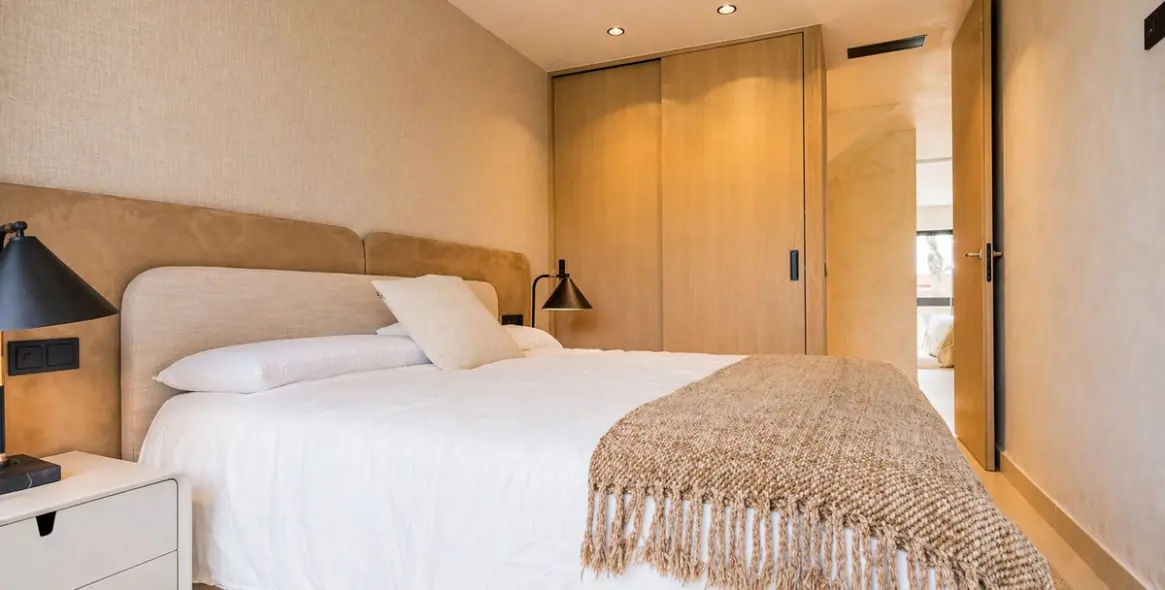 Long-term rent of townhouse in The Golden Mile 23