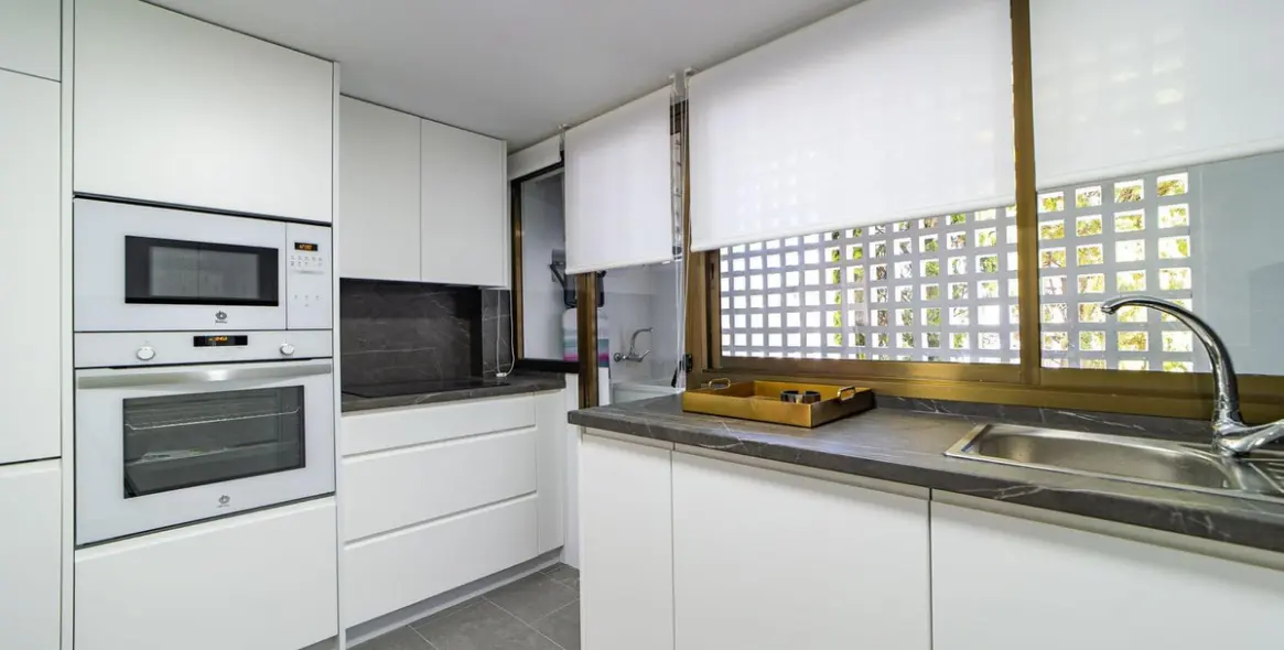 Long-term rent of middle floor apartment in Puerto Banús 4