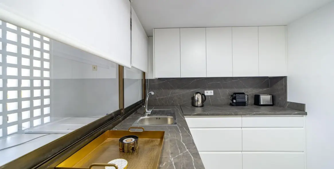 Long-term rent of middle floor apartment in Puerto Banús 12