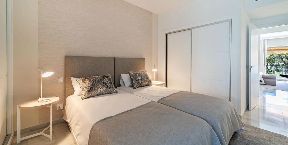Long-term rent of middle floor apartment in Puerto Banús 16