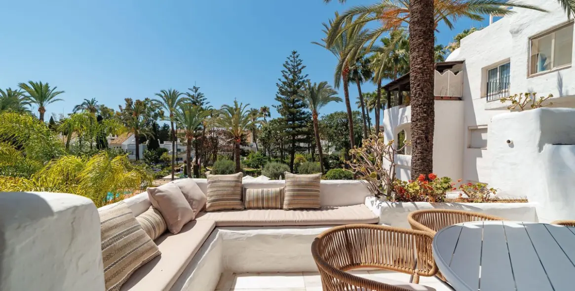 Long-term rent of middle floor apartment in Puerto Banús 21