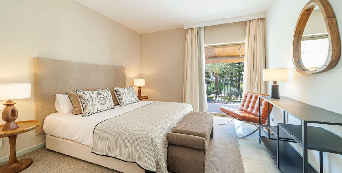 Long-term rent of middle floor apartment in Puerto Banús 23