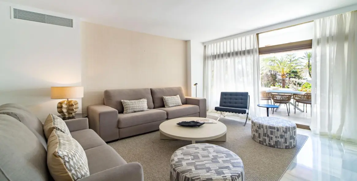 Long-term rent of middle floor apartment in Puerto Banús 24