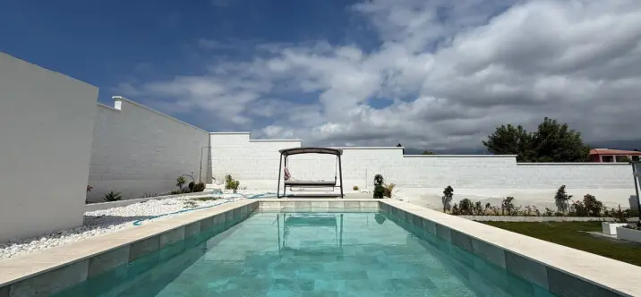 Long-term rent of detached villa in Estepona 0