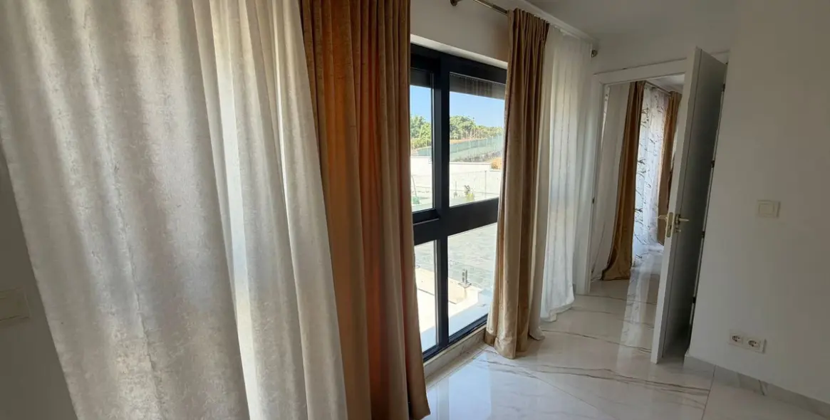 Long-term rent of detached villa in Estepona 14