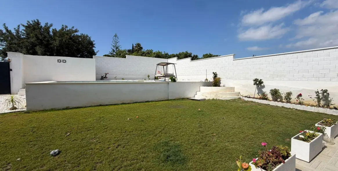 Long-term rent of detached villa in Estepona 23