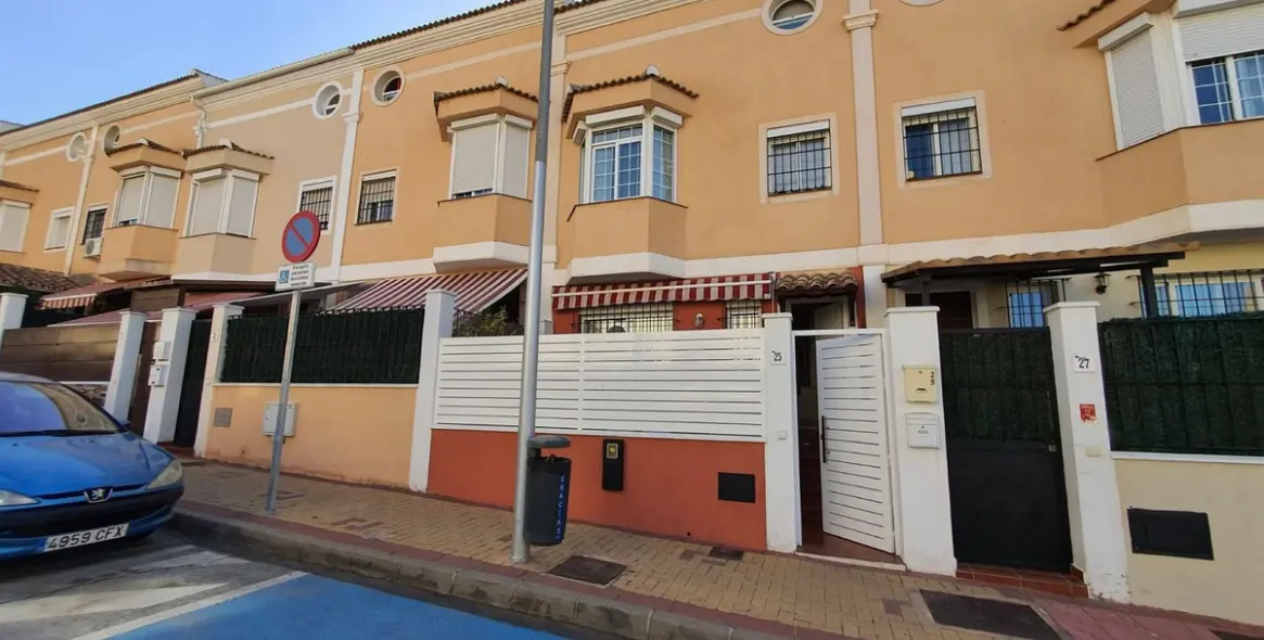 Sale of townhouse in Churriana 1