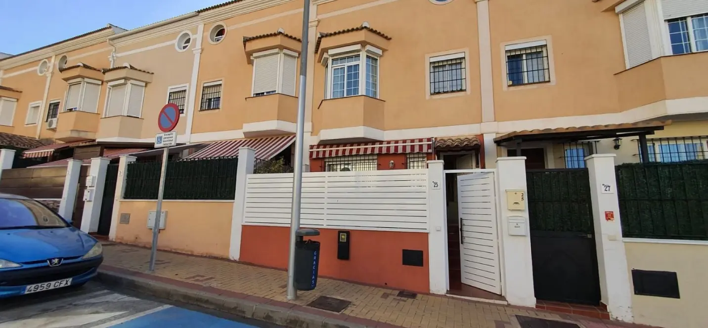 Venta de adosado en Churriana 0