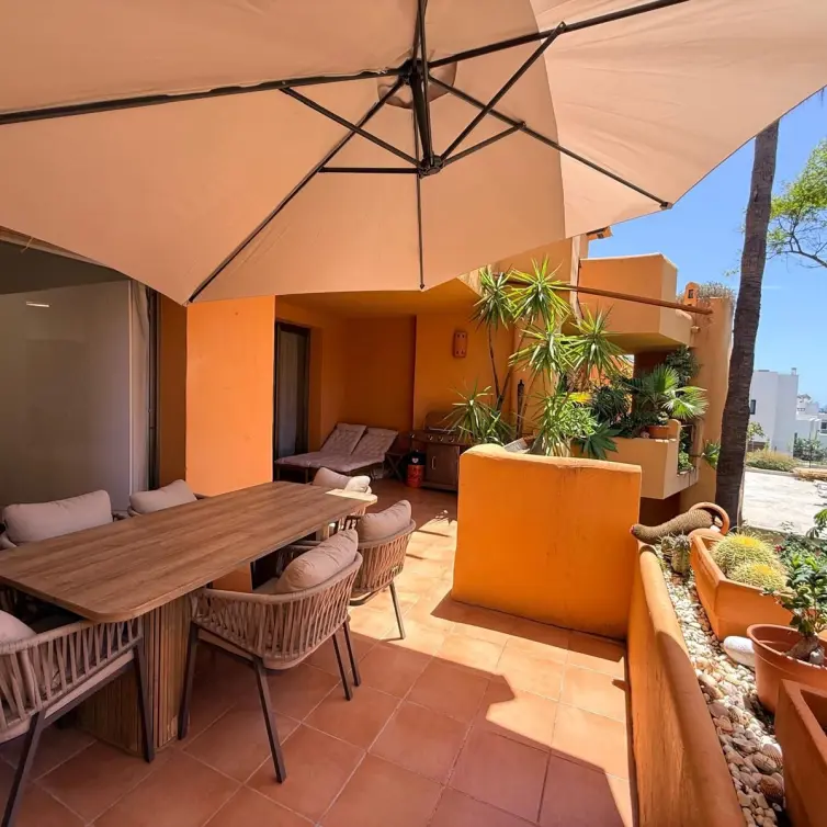 Продажа апартаментов на среднем этаже в Estepona