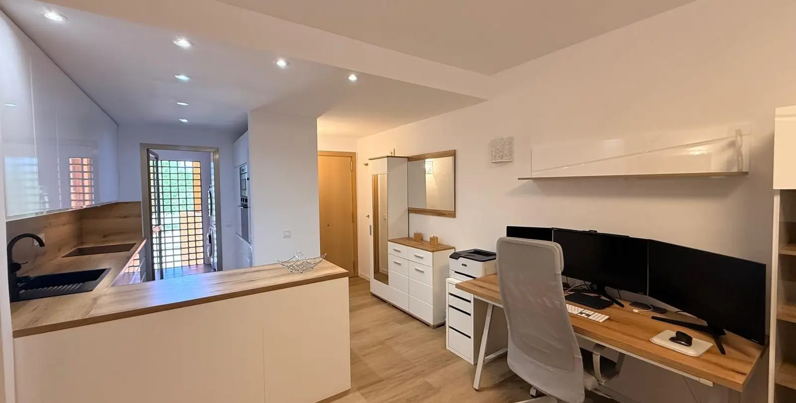 Sale of middle floor apartment in Estepona 4