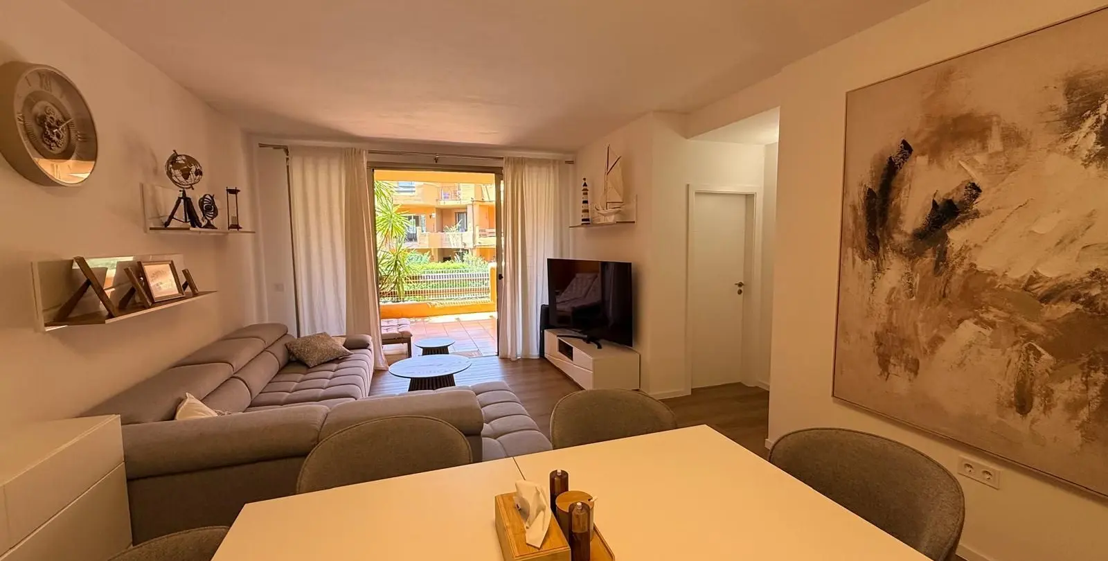 Sale of middle floor apartment in Estepona 5