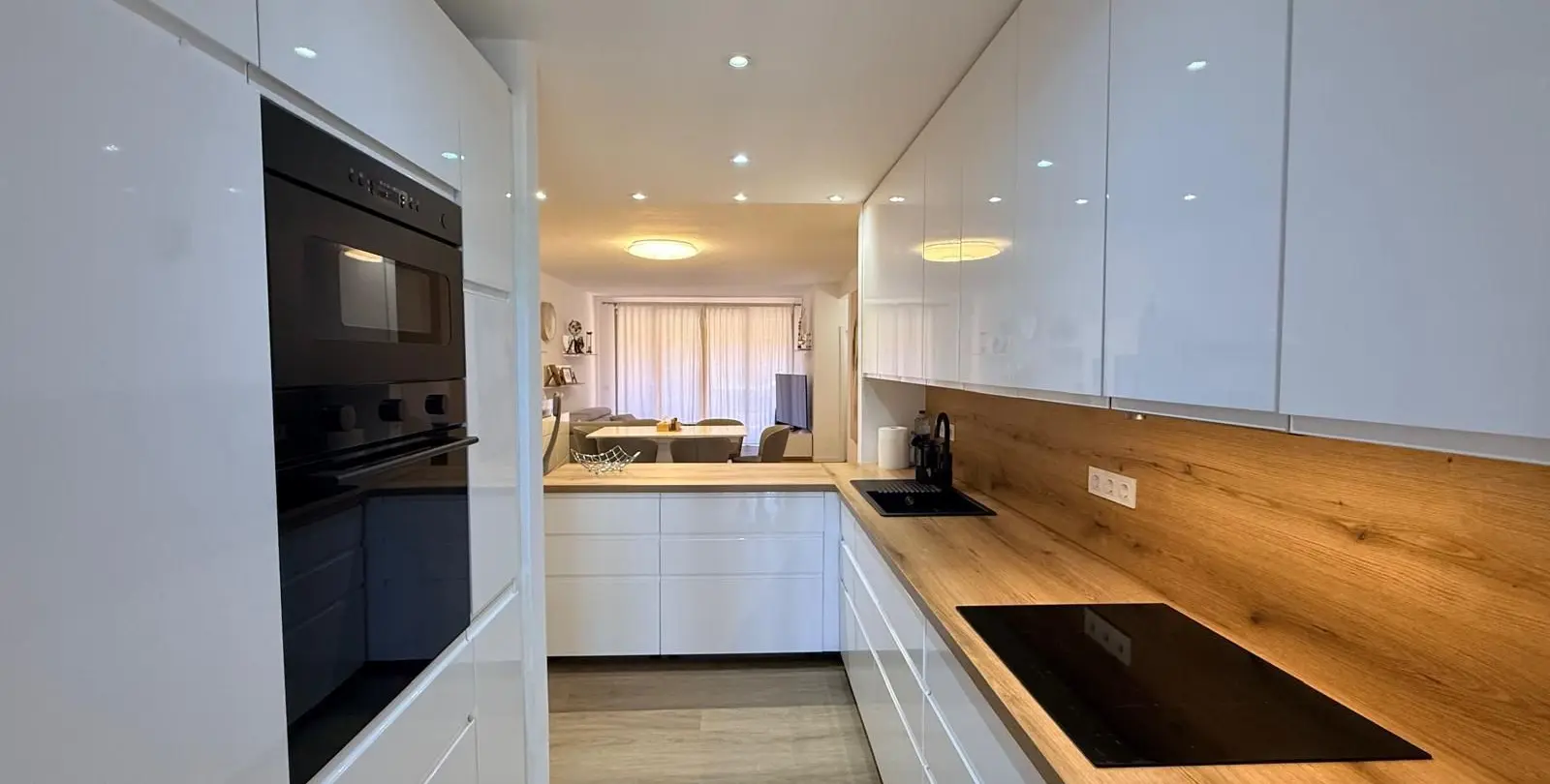 Sale of middle floor apartment in Estepona 8