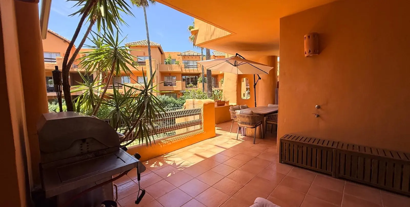 Sale of middle floor apartment in Estepona 11