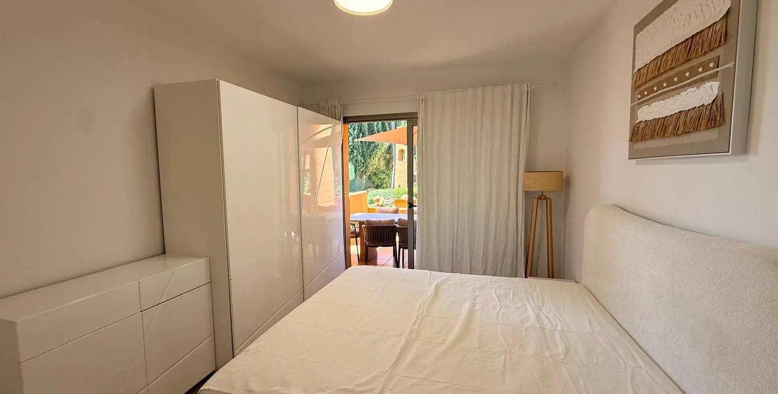 Sale of middle floor apartment in Estepona 13