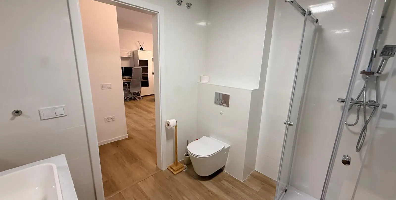 Sale of middle floor apartment in Estepona 16