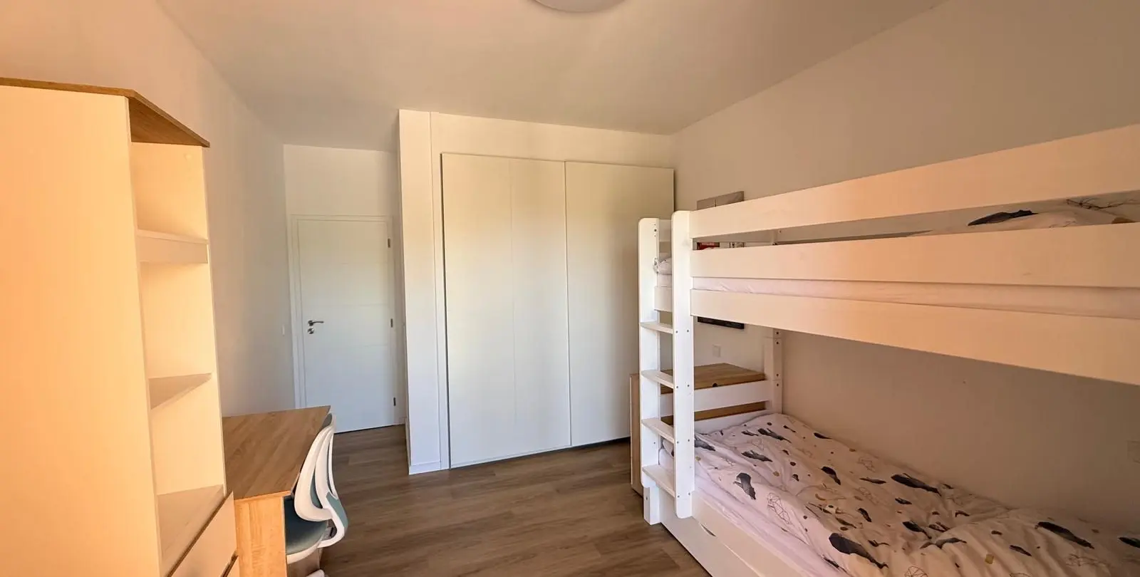 Sale of middle floor apartment in Estepona 18