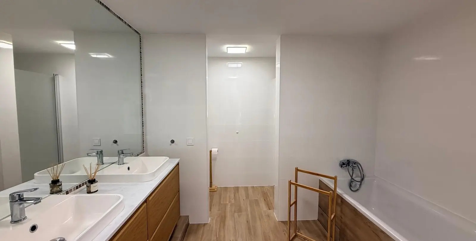 Sale of middle floor apartment in Estepona 21