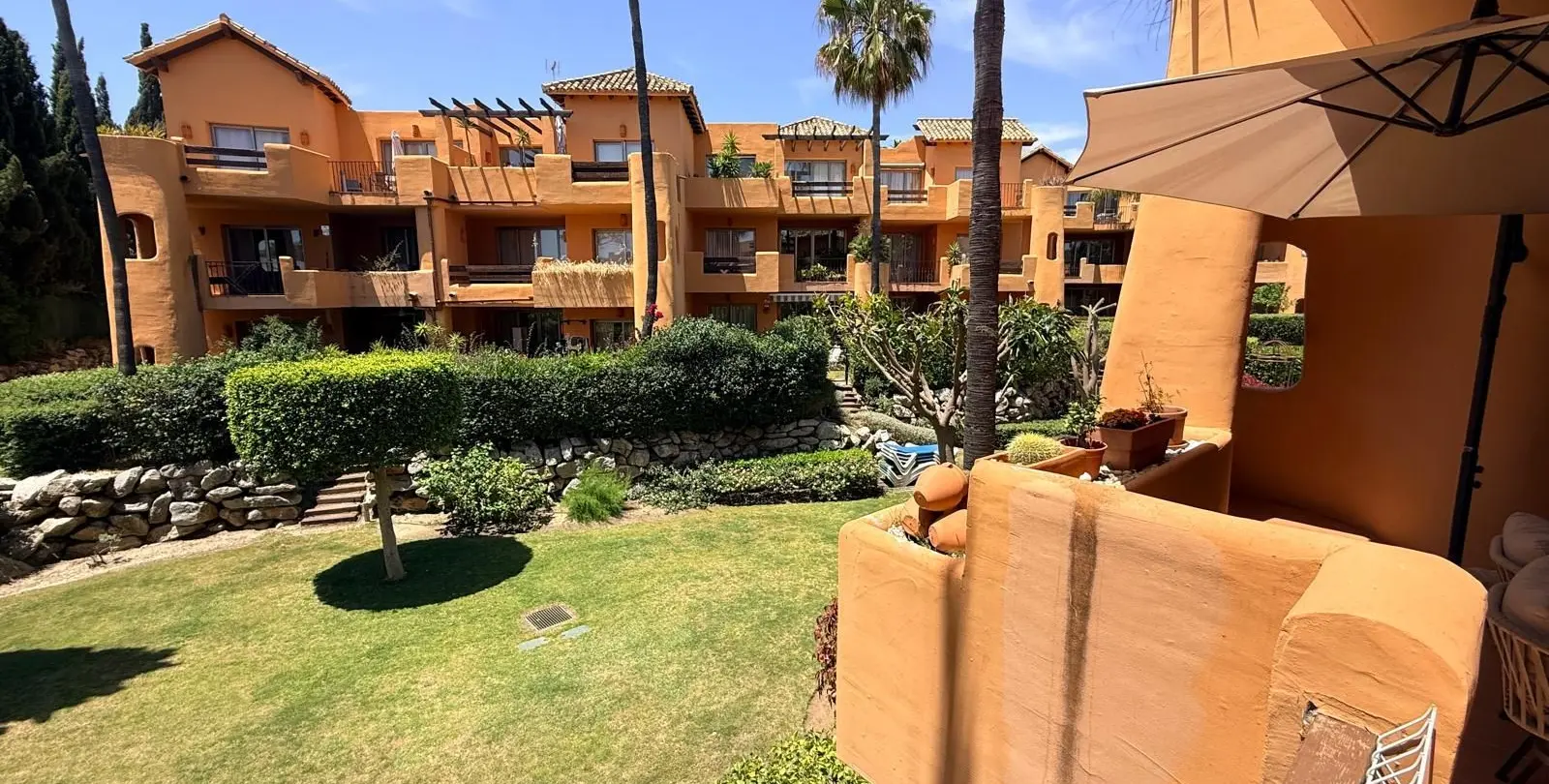 Sale of middle floor apartment in Estepona 23