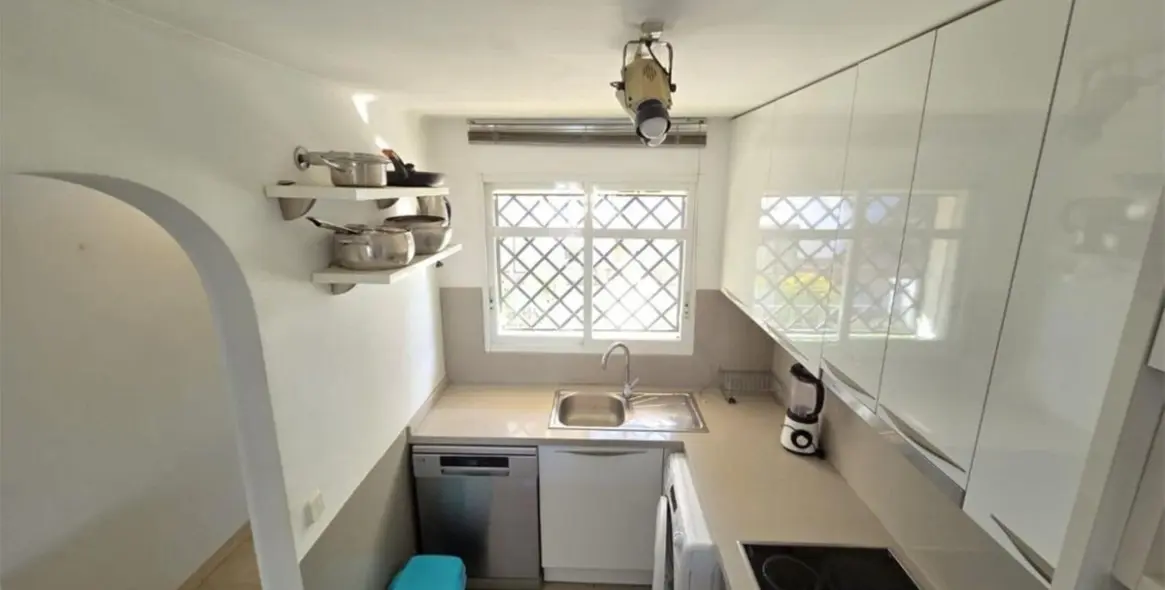 Sale of penthouse in Nueva Andalucía 13