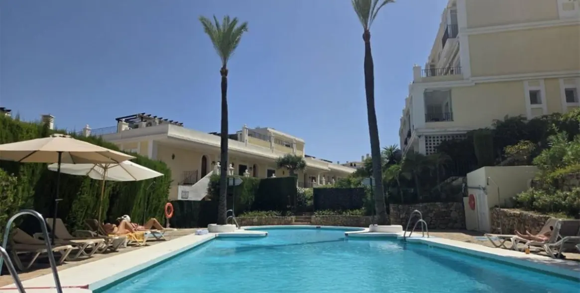 Sale of penthouse in Nueva Andalucía 18