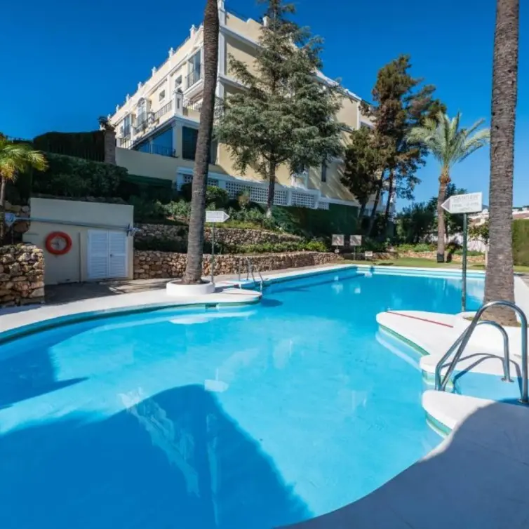 Sale of penthouse in Nueva Andalucía