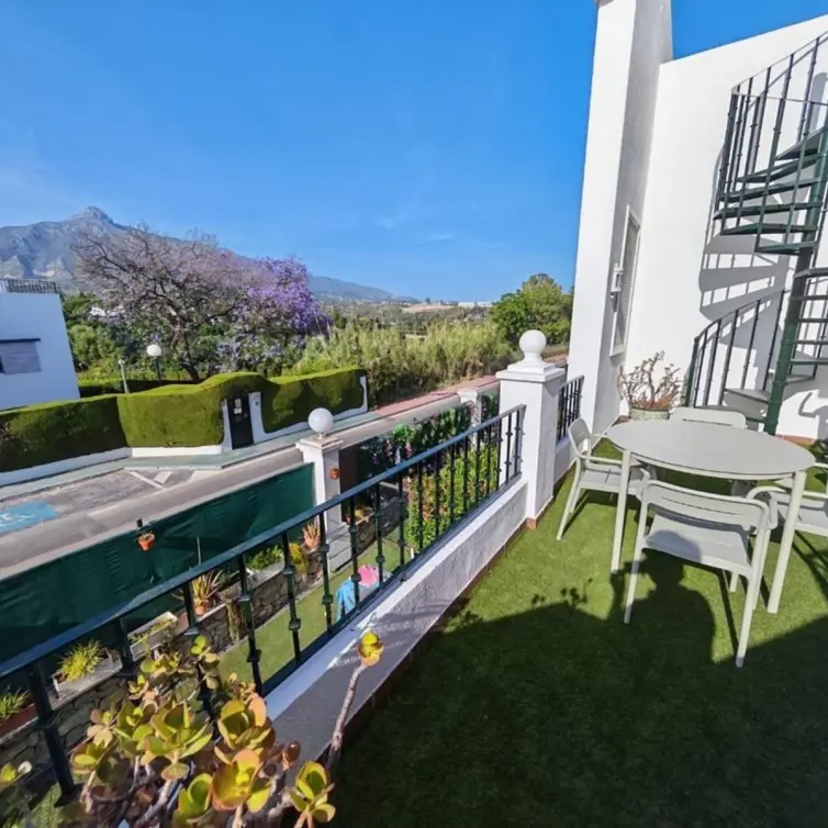 Sale of penthouse in Nueva Andalucía
