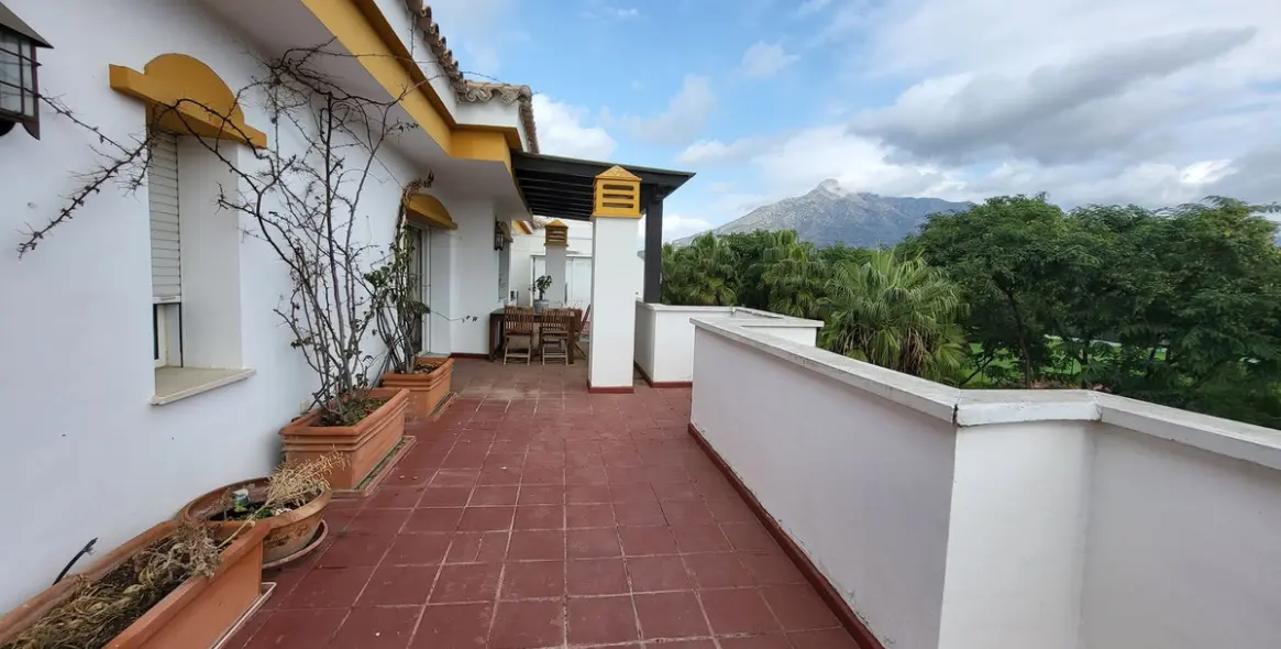 Sale of penthouse in Nueva Andalucía 1