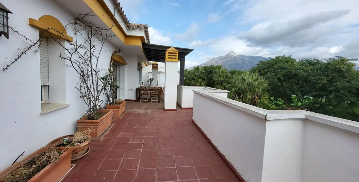 Sale of penthouse in Nueva Andalucía 2