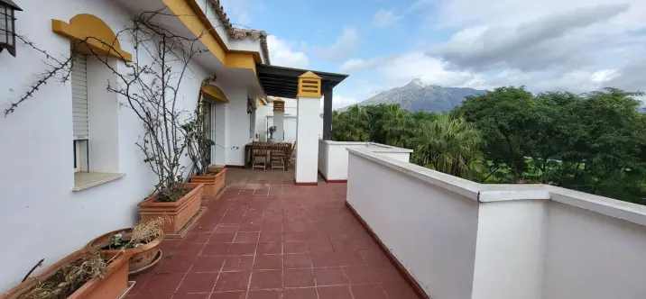 Sale of penthouse in Nueva Andalucía 1