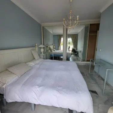 Sale of penthouse in Nueva Andalucía