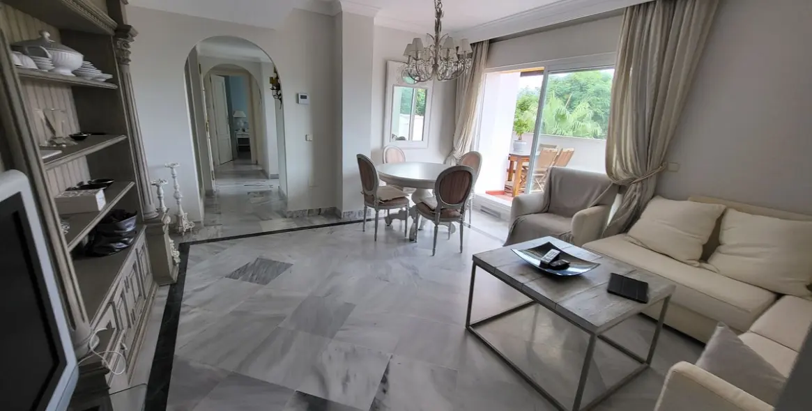 Sale of penthouse in Nueva Andalucía 6