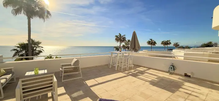 Продажа апартаментов на первом этаже в Estepona 0
