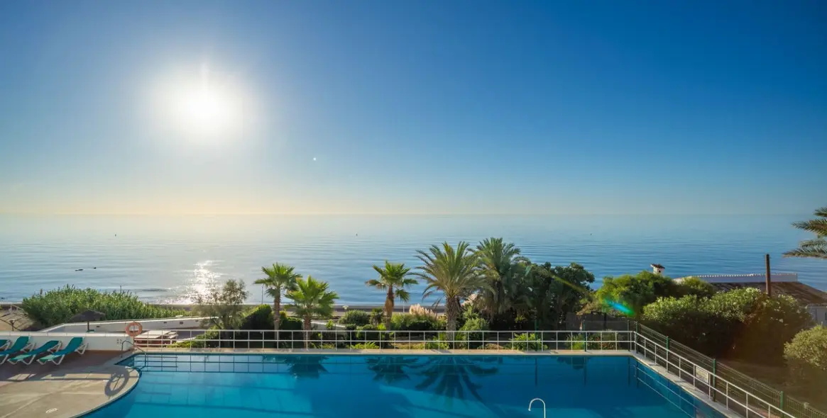 Продажа апартаментов на первом этаже в Estepona 13