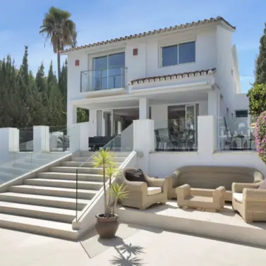 Long-term rent of detached villa in Nueva Andalucía