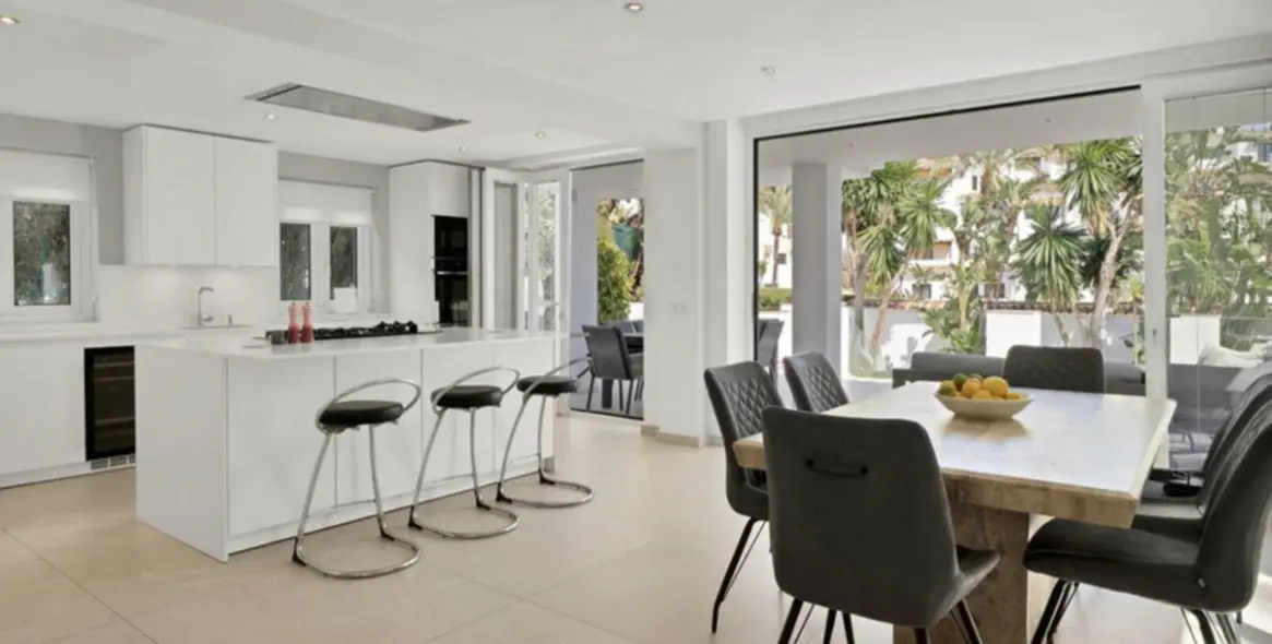 Long-term rent of detached villa in Nueva Andalucía 4