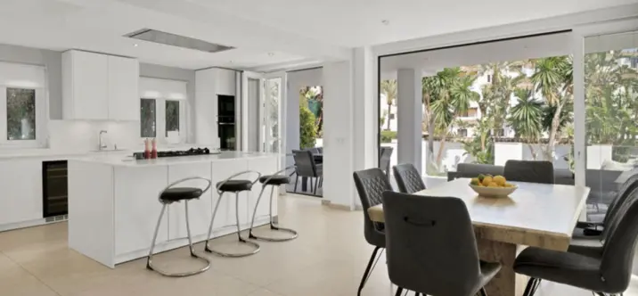 Long-term rent of detached villa in Nueva Andalucía 3