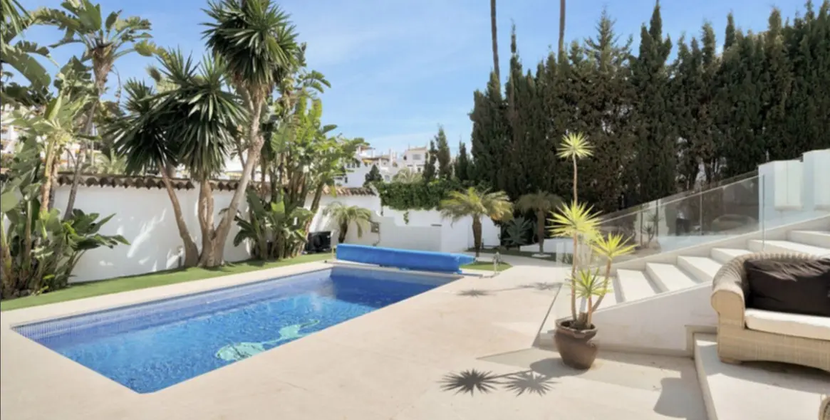 Long-term rent of detached villa in Nueva Andalucía 15